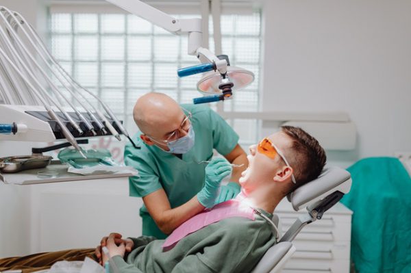 Próchnica zębów – czy rzeczywiście jest taka groźna?