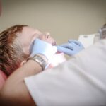 Jak rozpoznać próchnicę u dziecka – leczenie i zapobieganie próchnicy zębów